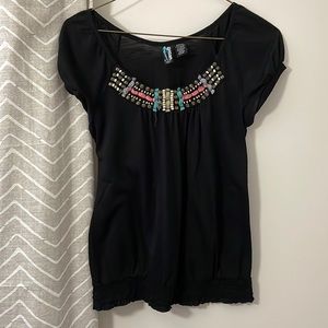 Beaded neckline short sleeve shirt